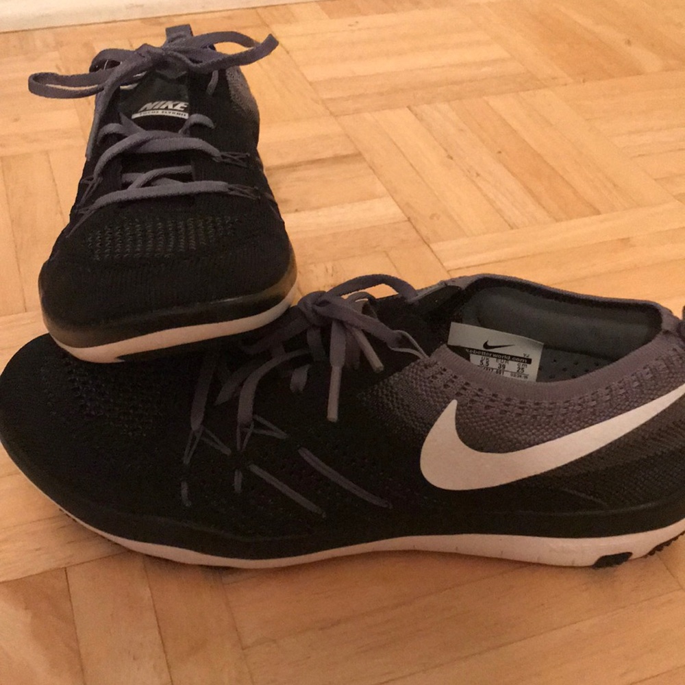 Ombré grey black nike focus flynit sneakers